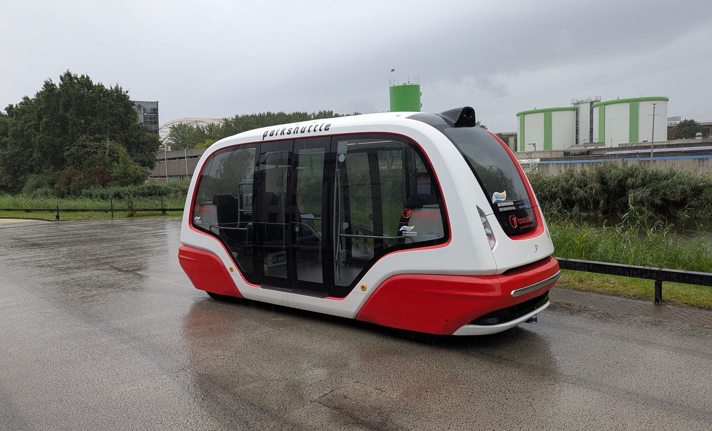 A ParkShuttle, with no driver aboard, on its track at Rivium 4e straat in Capelle aan den IJssel, near Rotterdam, in September 2026.